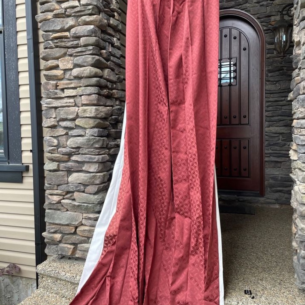 Drapes - Picture 10 of 10